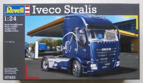 REVELL - 1/24 IVECO STRALIS #07423