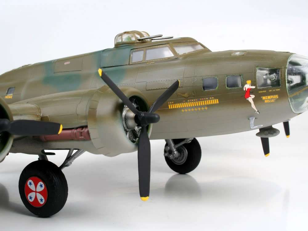 Revell  1:48 B-17F Memphis Belle
