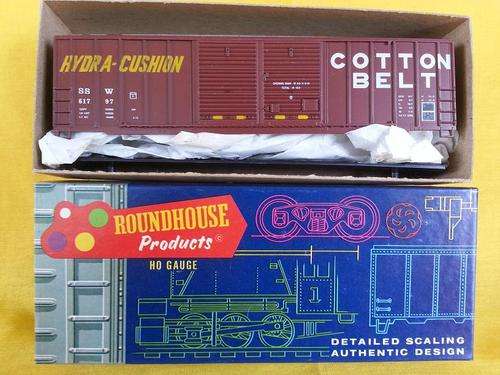 HO - Roundhouse No 1985 Double Door Box Car SSW/Cotton Belt