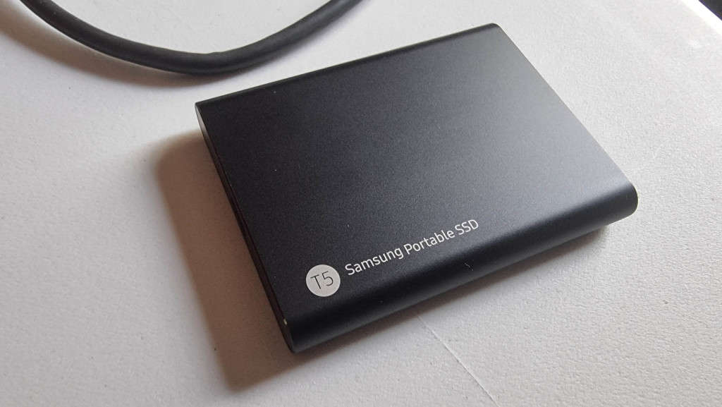 Samsung T5 Portable 1TB SSD - Black