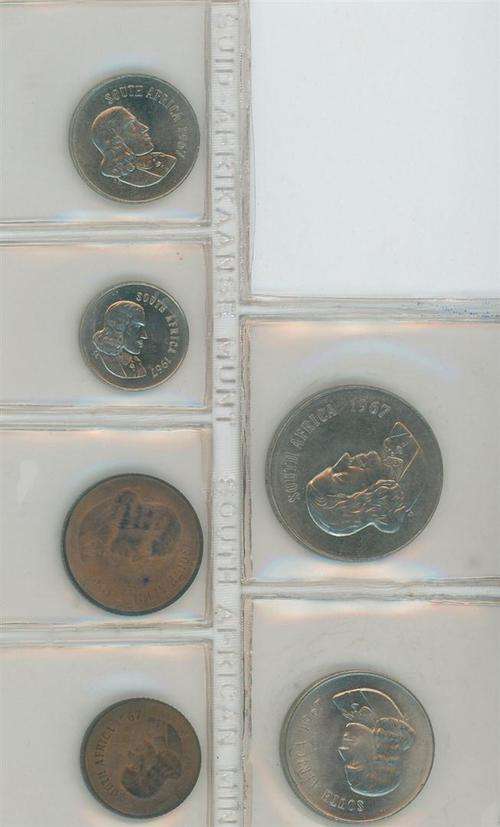 1967 English Mint Set WITHOUT R1 /  50CENT valued @R60 Herns D194