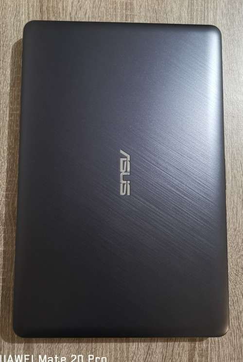 LIKE NEW ASUS 8th GEN INTEL N4000 | 4G LTE | 4GB RAM | 15` HD SCREEN | 500 GB SATA DRIVE