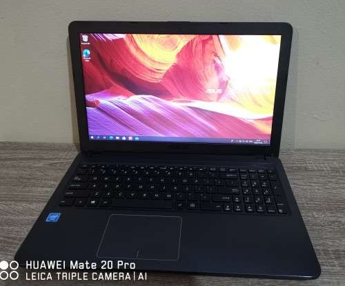 LIKE NEW ASUS 8th GEN INTEL N4000 | 4G LTE | 4GB RAM | 15` HD SCREEN | 500 GB SATA DRIVE