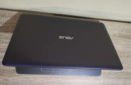 LIKE NEW ASUS 8th GEN INTEL N4000 | 4G LTE | 4GB RAM | 15` HD SCREEN | 500 GB SATA DRIVE