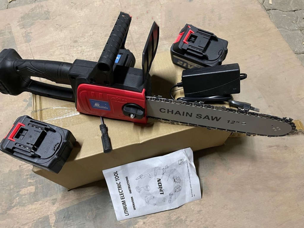 Lithium Battery 12 inch Chainsaw With 2 Batteries