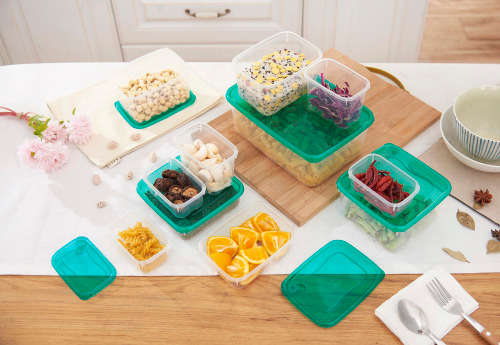 17 Piece Plastic Food Storage Containers Set - Microwave & Dishwasher Safe [Second hand]