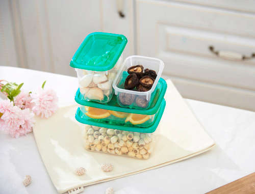 17 Piece Plastic Food Storage Containers Set - Microwave & Dishwasher Safe [Second hand]