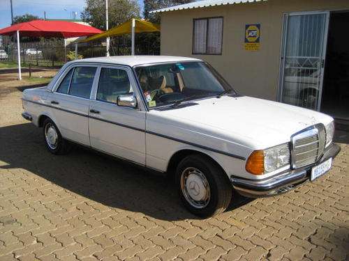 Merc 250 1977 model. Auto. Mint cond.Full house!