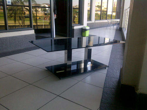 Elegant & Modern Glass Coffee Table