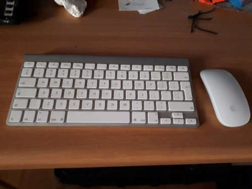 Apple bluetooth keyboard & magic mouse