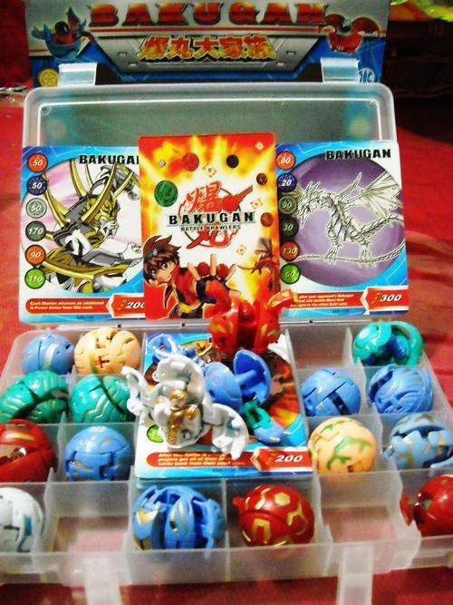 18 MEDIUM BRAWLERS + CARRY CASE...18 MEDIUM BAKUGANS DONT MISS THIS 1!!!