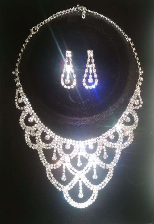 AMAZING RHINESTONE CHOKER AND EARRING SET / 1 SET AVAILABLE / EVENING WEAR / PARTY / WEDDING