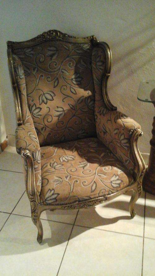 Special ! - Beautiful Sotran Vintage Queen Anne style solid wood occasional wingback chairs