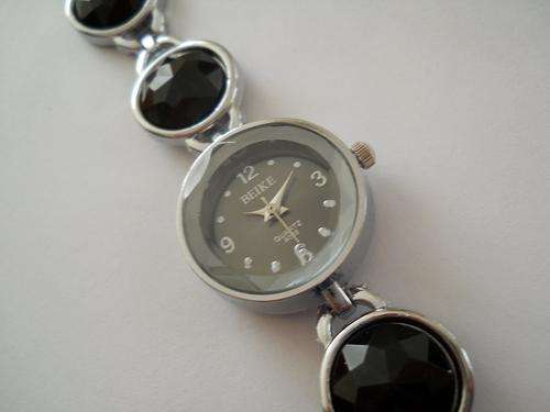BEIKE Ladies Quartz Alloy Bracelet Watch - Black (No Reserve!)