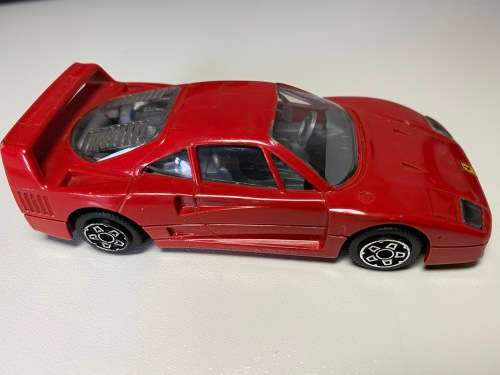 Ferrari F40 (Bburago 1:43 made in Italy)