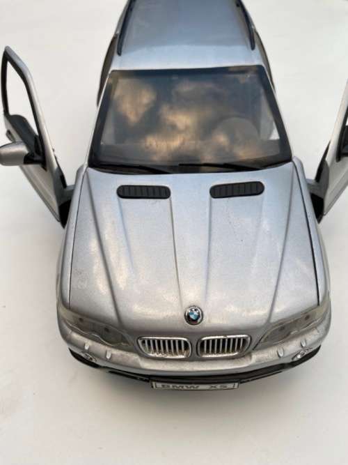BMW X5 (1:18 Welly)