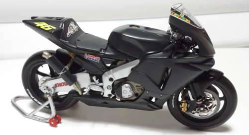 Valentino Rossi, Special Edition Black MotoGP Honda Test Bike #46 2002 (Minichamps 1:12)