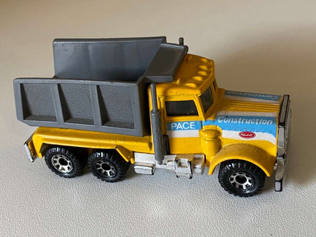 Peterbilt Dump Truck - 1981 (Matchbox 1:80)