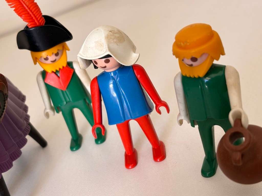 Vintage 1974 Playmobil Geobra `Medieval Knights` Figure Toys