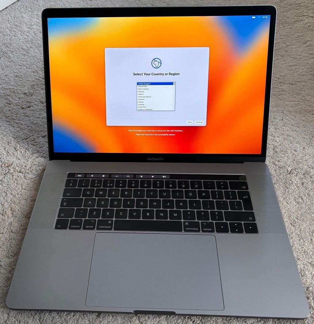MacBook Pro 15 inch Core i7 16GB 512GB 2016 Good Condition