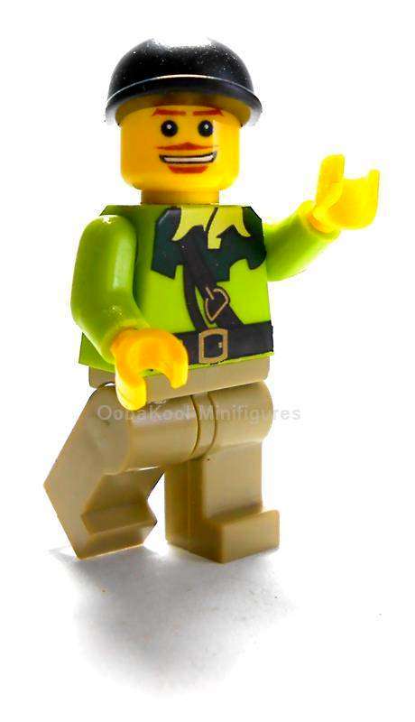 CITY SERIES / FOREST RANGER / OobaKool Minifigure