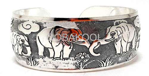 TIBETAN CARVED SILVER ELEPHANT BRACELET / OobaKool Jewellery