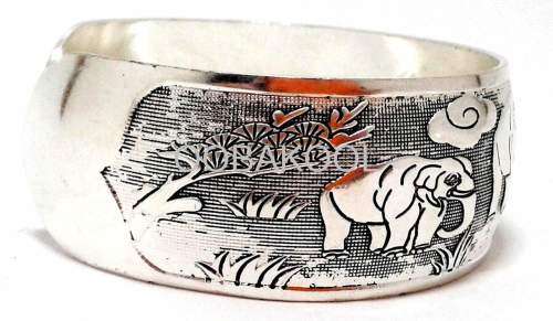 TIBETAN CARVED SILVER ELEPHANT BRACELET / OobaKool Jewellery