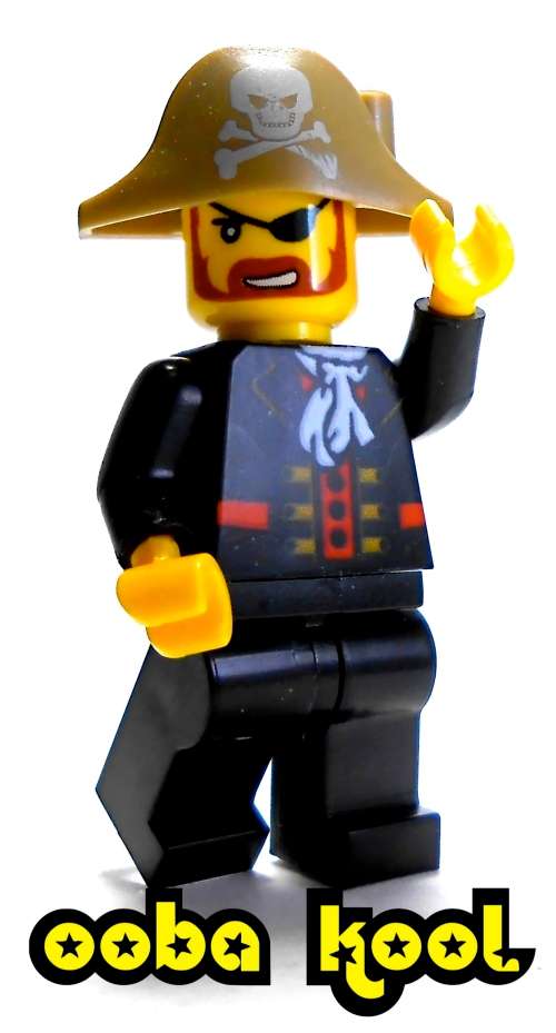 PIRATE SERIES / JOLLY ROGER CAPTAIN / OobaKool Minifigure
