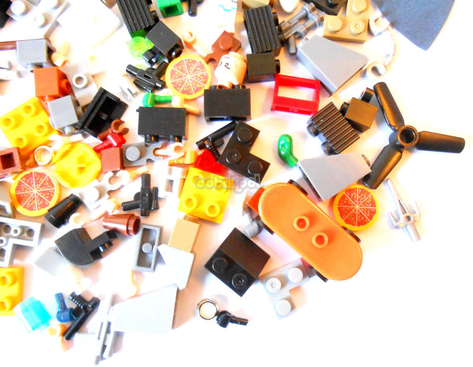 SUPER SALE!! - TUB O BRICK / SELECTION OF EXTRAS / OobaKool Minifigure