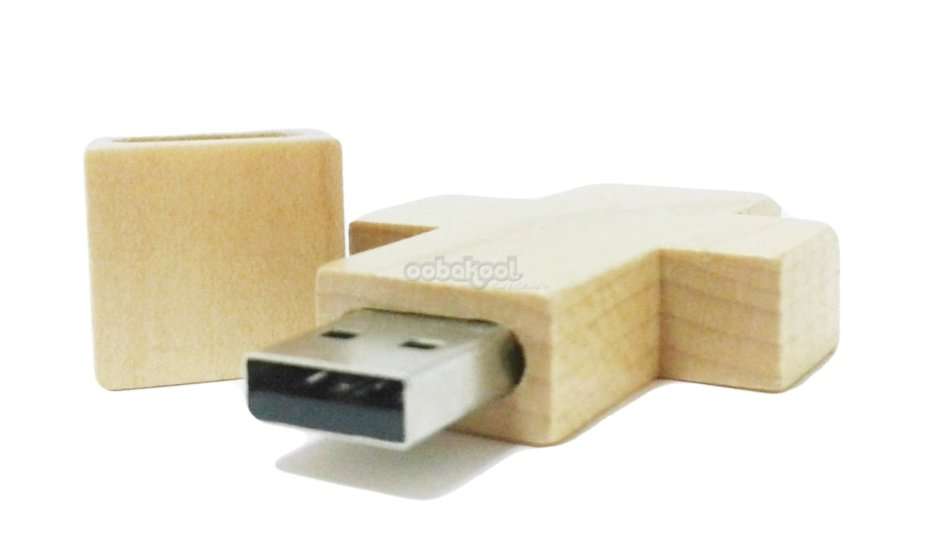 FLASH MEMORY DRIVE / 16GB USB 2.0 / Limited Edition Wooden Cross Design