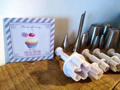 CLEARANCE SALE | Unbeatable Value | Delicious Country Kitchen Cake Decoration Gift Set