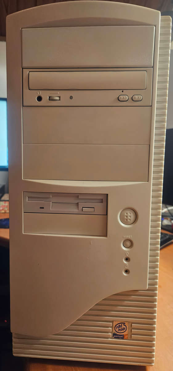 Windows XP Gaming PC early 2000