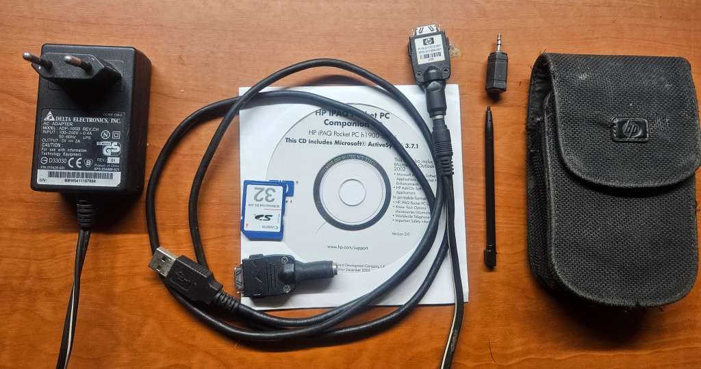 Vintage HP iPAQ h1930 Windows CE PDA (2003)