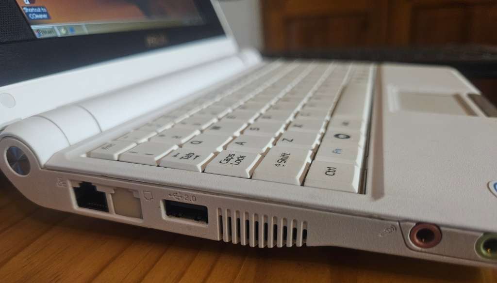 Asus Eee-PC DOS Gaming Netbook Please read Details below.