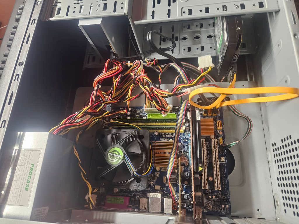 Quad Core Windows 10 Desktop PC -4Gb-1Tb-AMD V3900