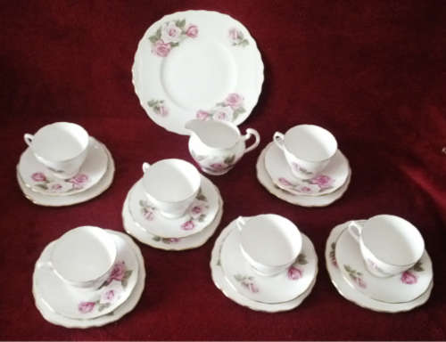 ROYAL VAELE TEASET