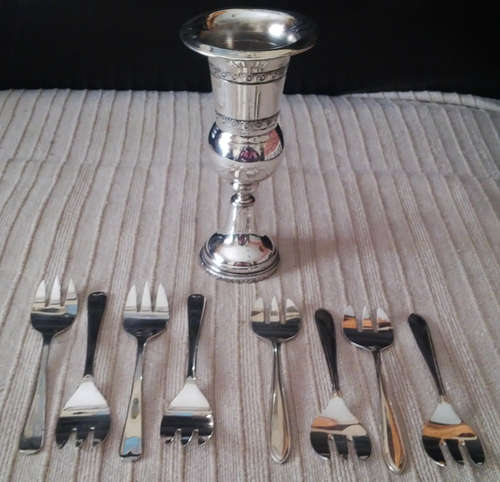 EIGHT PLATED CAKE FORKS (SHEFFIELD) AND VASE