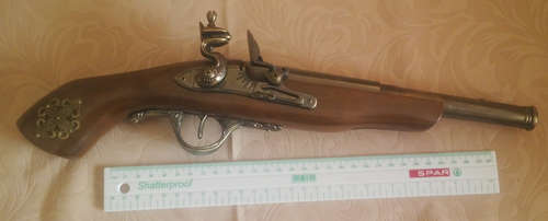 BEAUTIFUL DISPLAY PIECE (GUN)