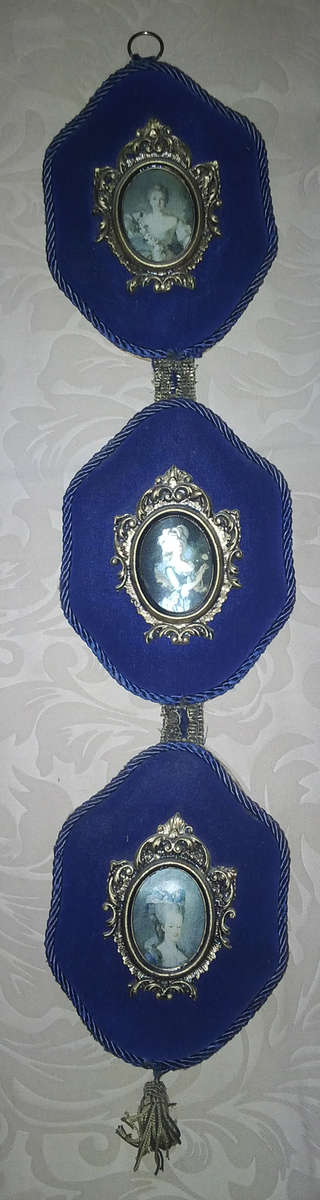 VINTAGE COLLECTIBLE WALL HANGING (10x44cm)