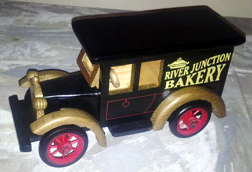 WOODEN BAKERY TRUCK (with storage box) (24x13cm)