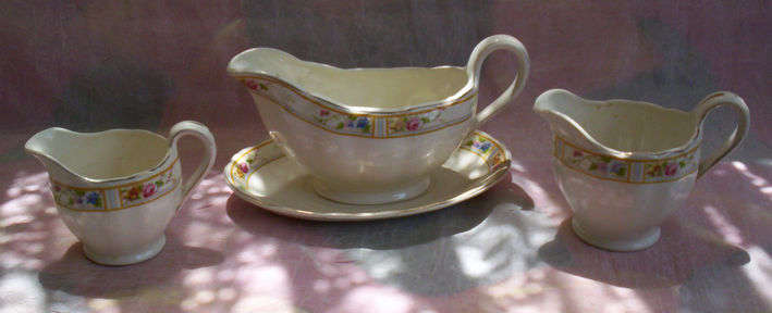 CRAZY COMBO! Grindley Gravy Boat with Saucer and Two Creamers