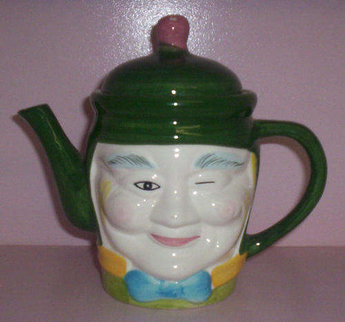 BEAUTIFUL CHINESE CHARACTER TEAPOT - 19x16cm