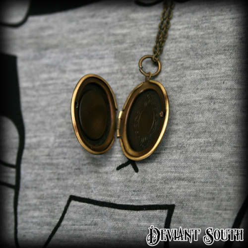 Gold on Red Skull 'n Crossbones 13x18mm Cameo Locket