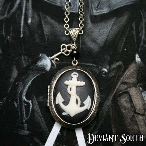 Deviant South 'Anchors Aweigh' Locket - White | Black