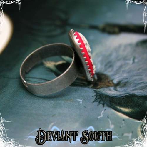 Madame Squelette Hot Pink Mini Cameo Ring