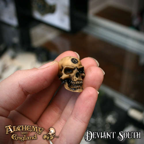 Alchemy Gothic V2 Lapillus Worry Skull