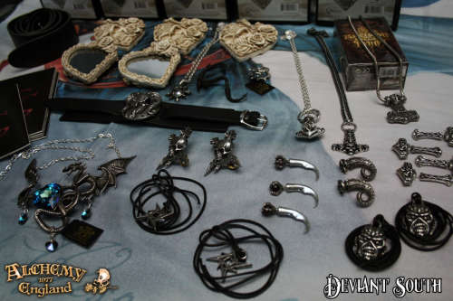 Last Chance! Alchemy Gothic E325 Dragon`s Orb Claw Faux Stretcher (single)