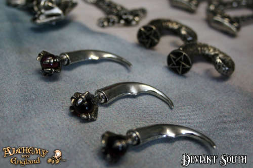 Last Chance! Alchemy Gothic E325 Dragon`s Orb Claw Faux Stretcher (single)