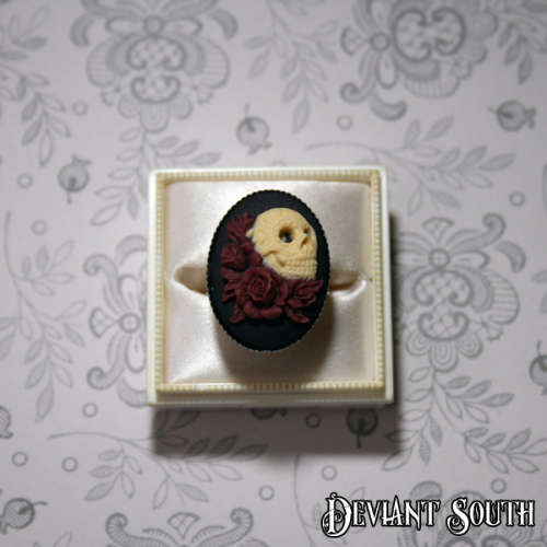 Sugar Skull with Burgundy Roses Cameo Silver Ring - Medium Cameo (25x18mm)