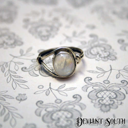 Sterling Silver Moonstone Oval Gemstone Ring - Size: -5; 5.5 US / L UK